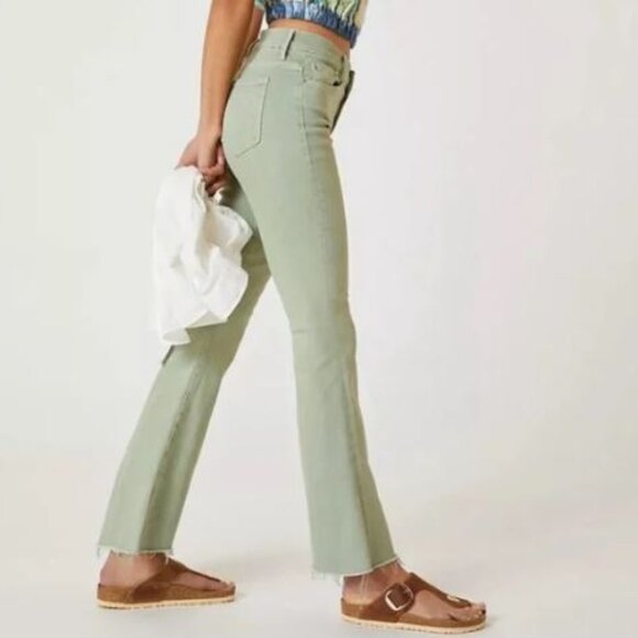 Mother Jeans "the Weekender Fray" in Pale Green - Picture 1 of 9